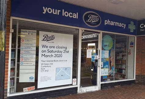 chemist warehouse closing time.